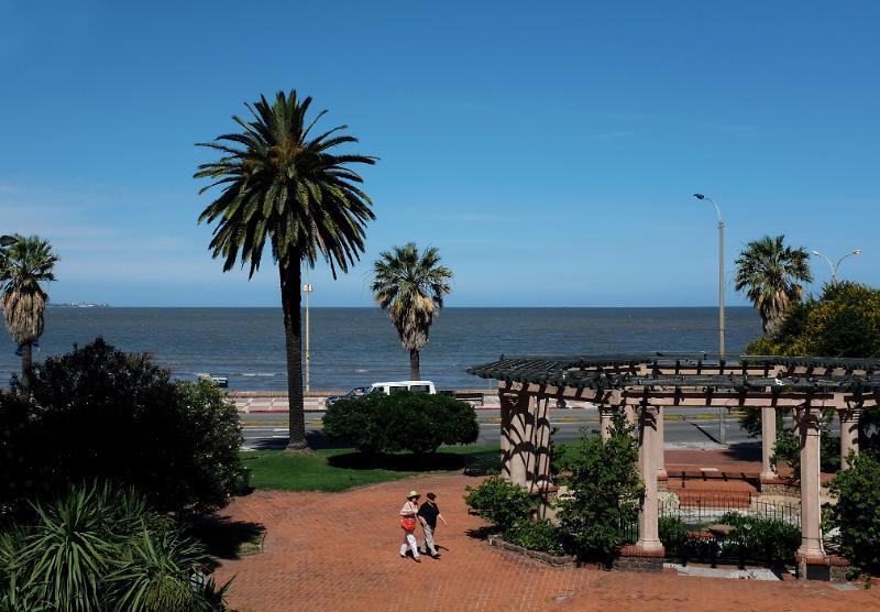 27 Suites Hotel Montevideo Esterno foto